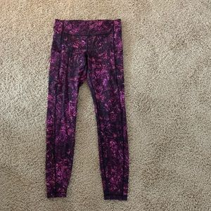 Lululemon Women’s Capri Leggings w/ side pocket